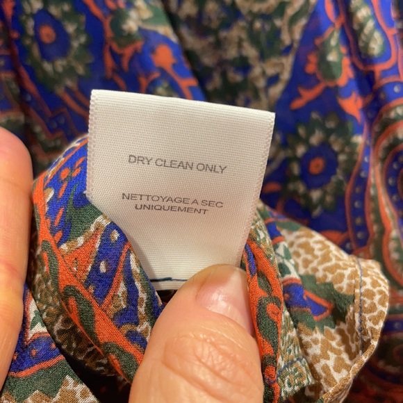 Unique print 100 % silk sleeveless top with bow detail and thin elegant pleats - Picture 9 of 9